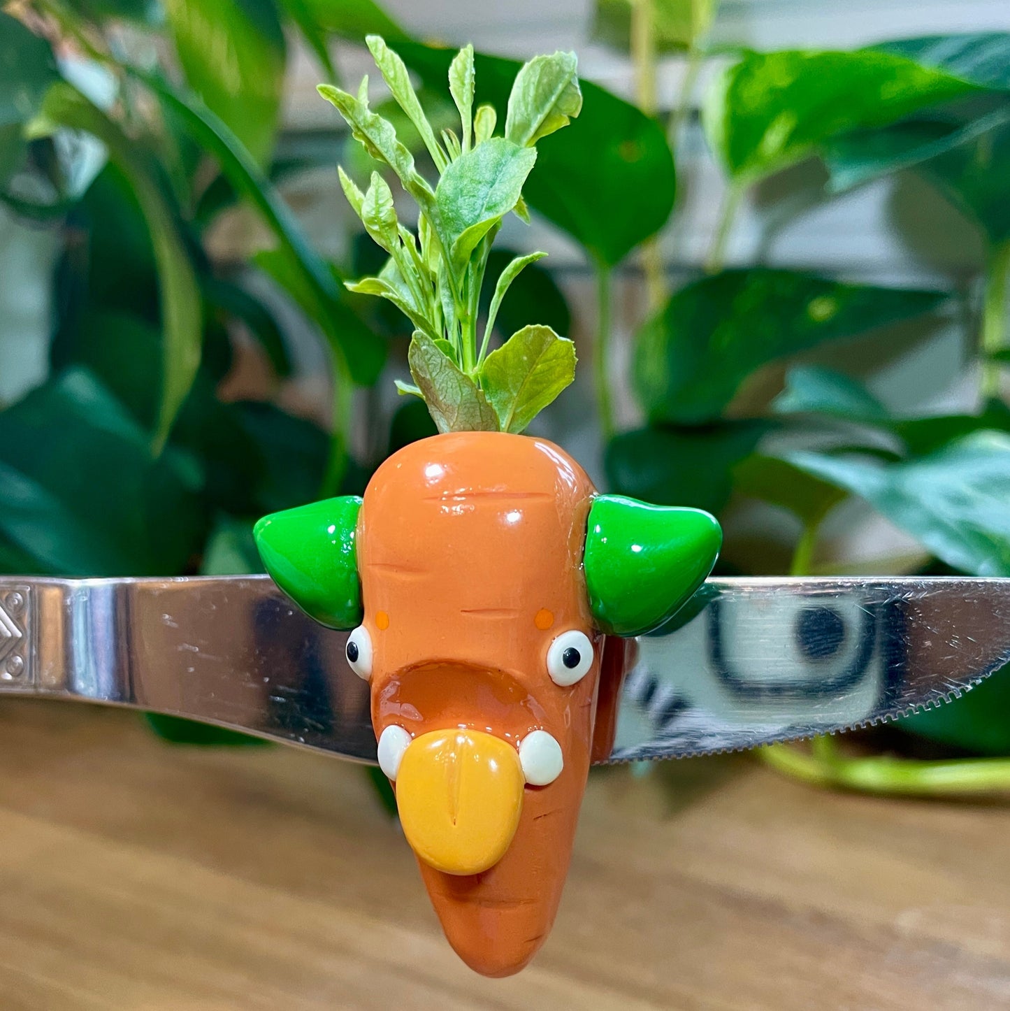 Carrot Goobster Magnet Vase