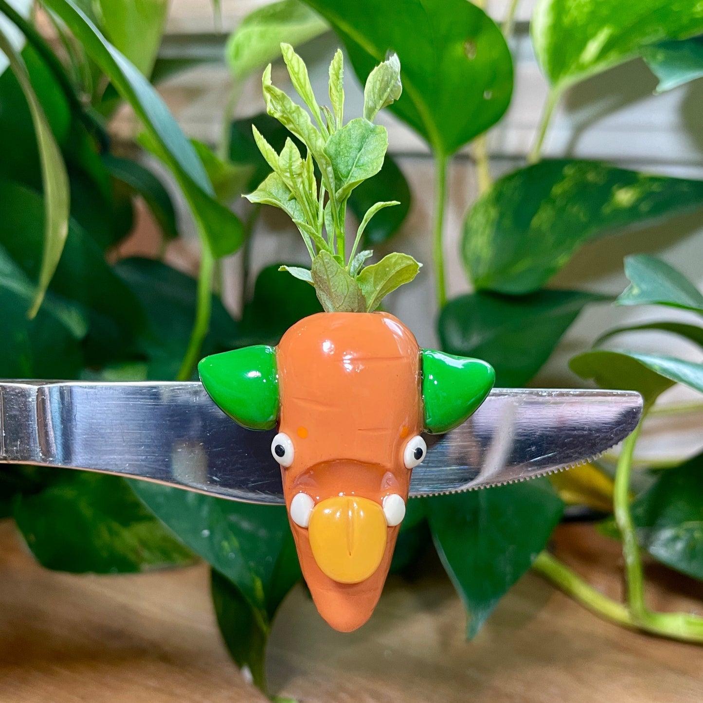 Carrot Goobster Magnet Vase