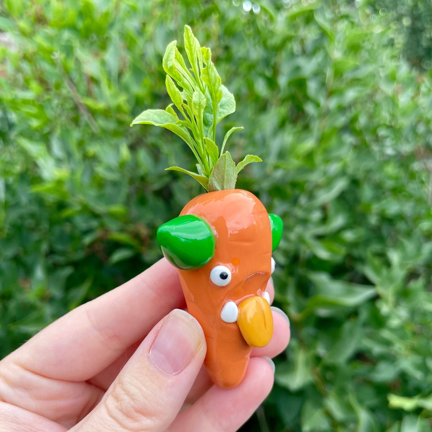 Carrot Goobster Magnet Vase
