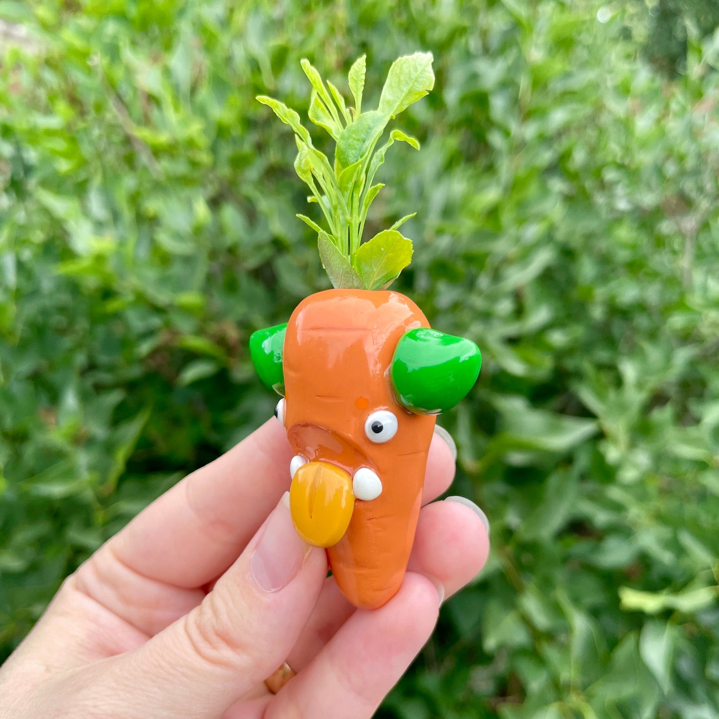 Carrot Goobster Magnet Vase