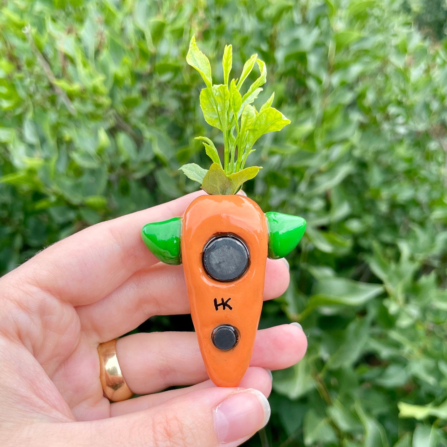 Carrot Goobster Magnet Vase